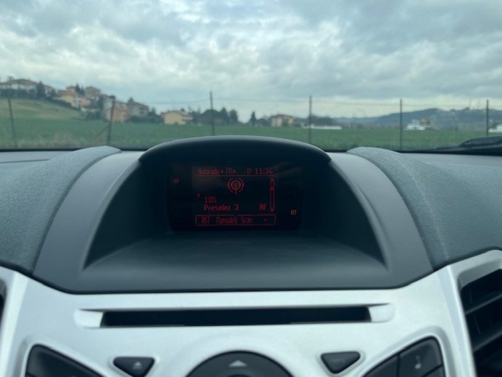 FORD Fiesta 1.4 TDCi 70CV 5 porte Titanium - 11