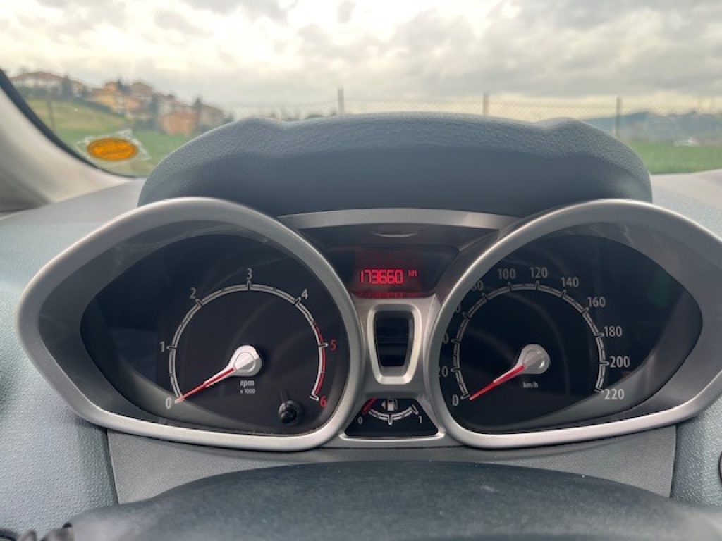 FORD Fiesta 1.4 TDCi 70CV 5 porte Titanium - 12