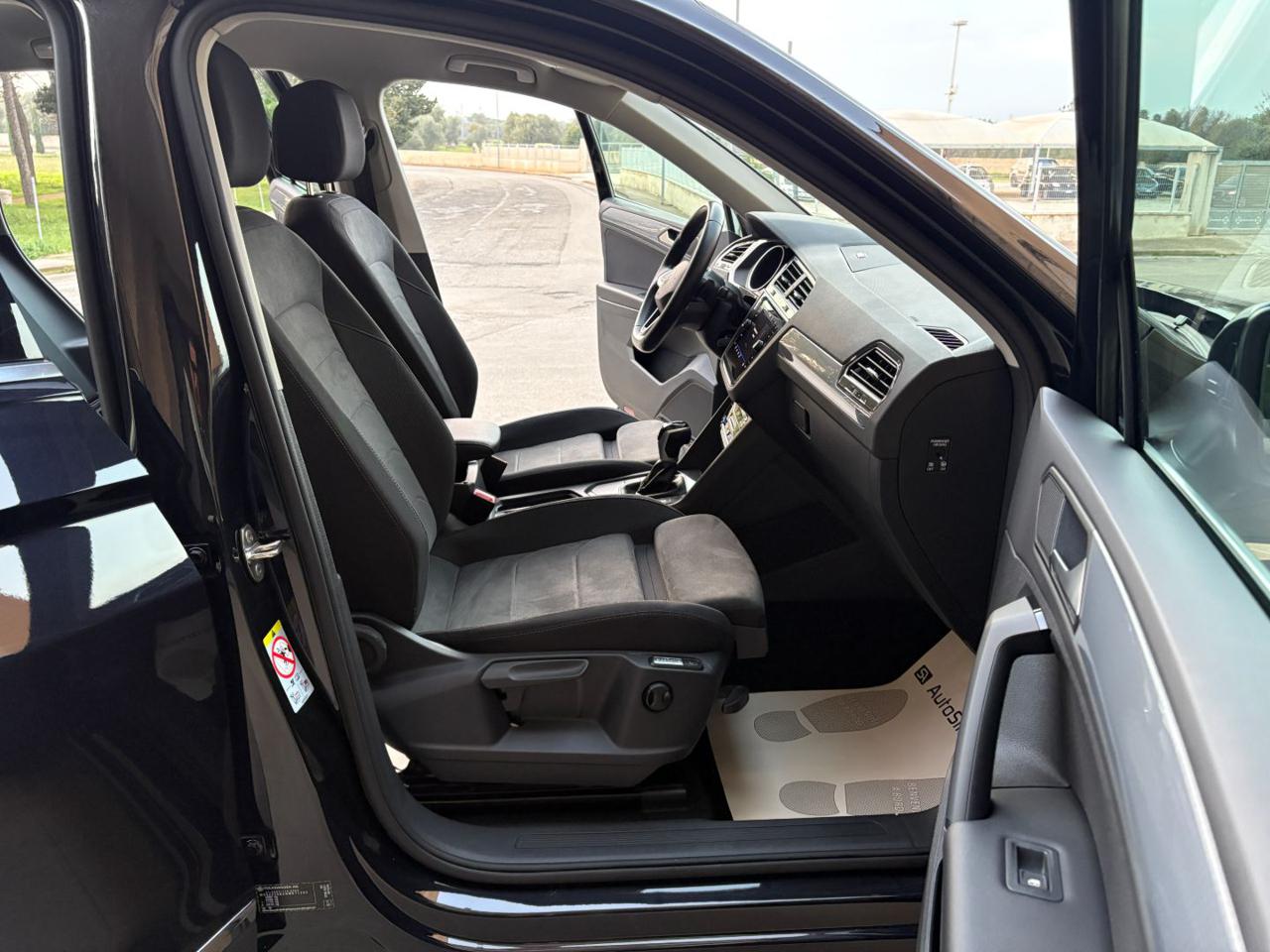 VOLKSWAGEN Tiguan 2.0 TDI 150 CV SCR DSG Life TELECAMERA - 9