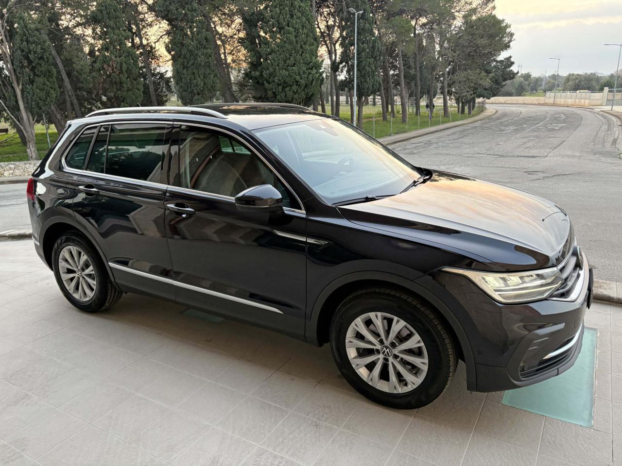 VOLKSWAGEN Tiguan 2.0 TDI 150 CV SCR DSG Life TELECAMERA - 3