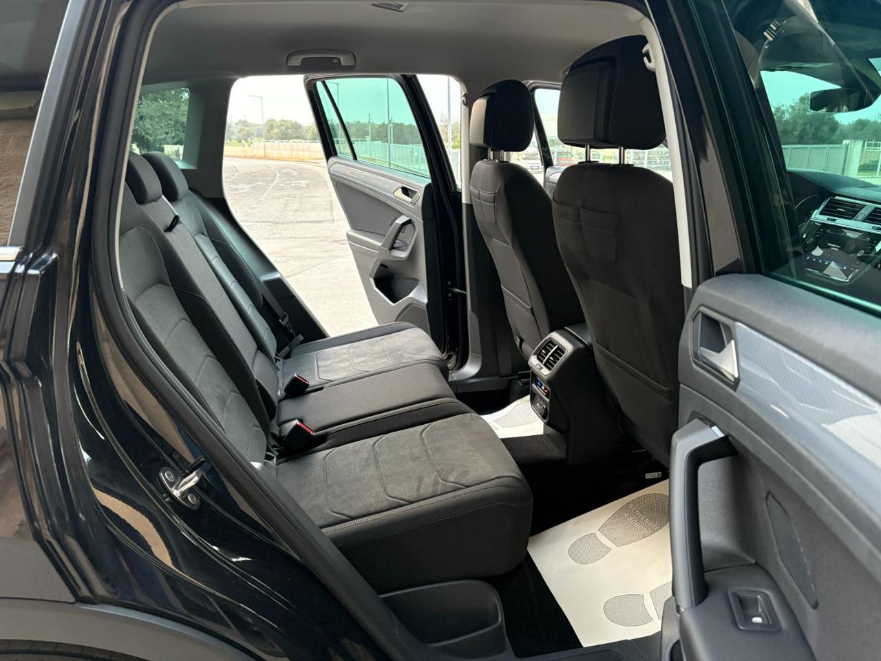 VOLKSWAGEN Tiguan 2.0 TDI 150 CV SCR DSG Life TELECAMERA - 11