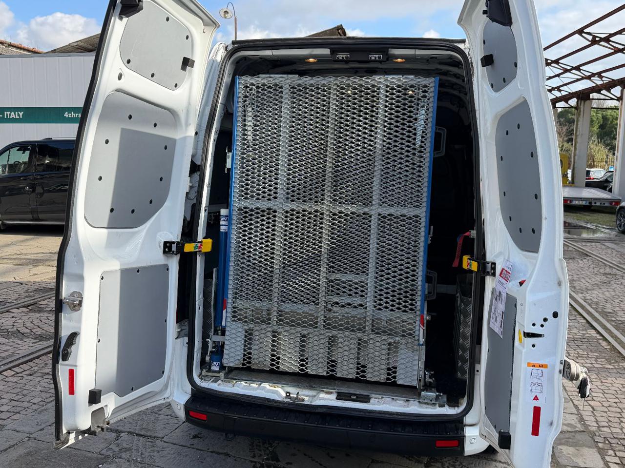 FORD Transit Custom 300 2.0 EcoBlue Hybrid 130 PL ALLESTITO RAMPA - 9