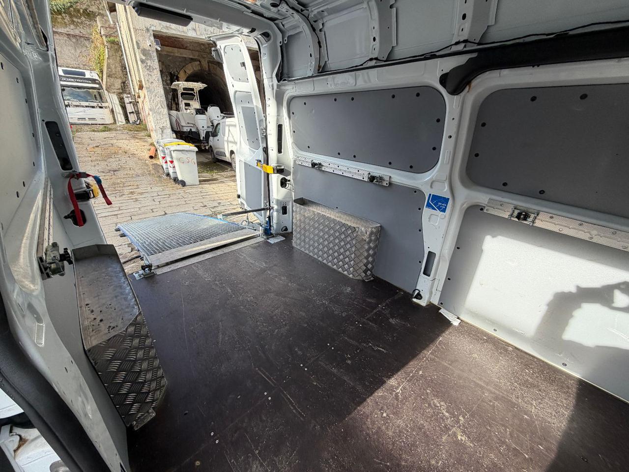 FORD Transit Custom 300 2.0 EcoBlue Hybrid 130 PL ALLESTITO RAMPA - 19