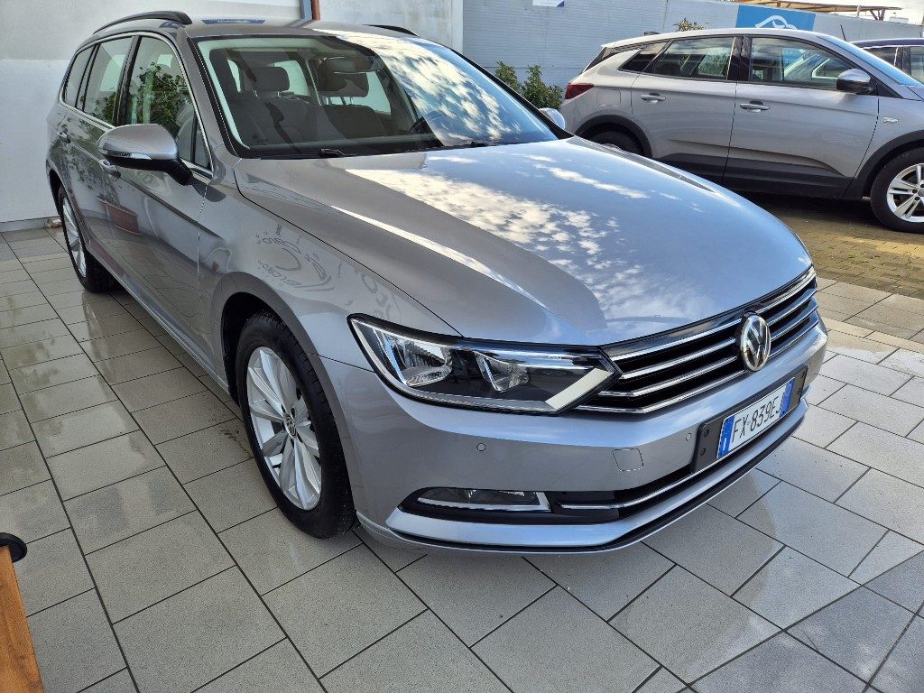 VOLKSWAGEN Passat Variant 1.6 TDI DSG Business BMT - 2