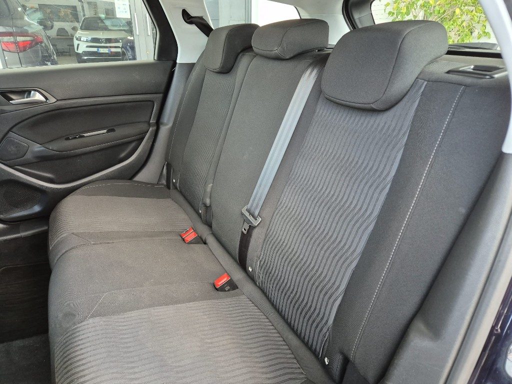 PEUGEOT 308 BlueHDi 120 S&S SW Business - 9