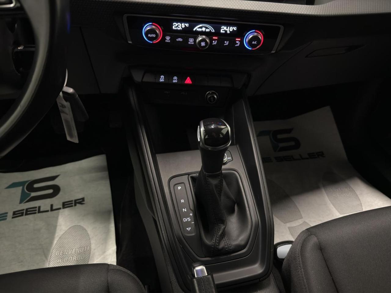 AUDI A1 SPB 30 TFSI S tronic Identity Black*FORMULA S* - 15