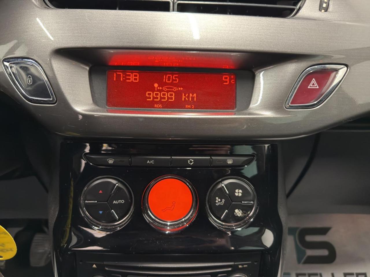 CITROEN C3 1.4 Exclusive Style - 17