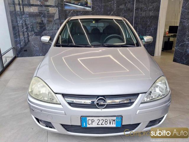 OPEL Corsa Bianco pastello