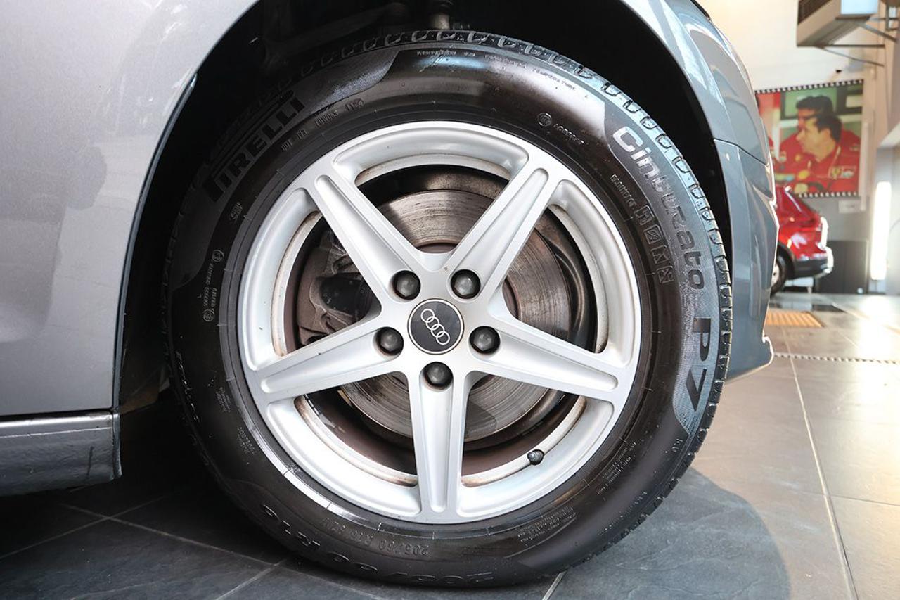 AUDI A4 30 TDI Avant S-Tronic Business - 6