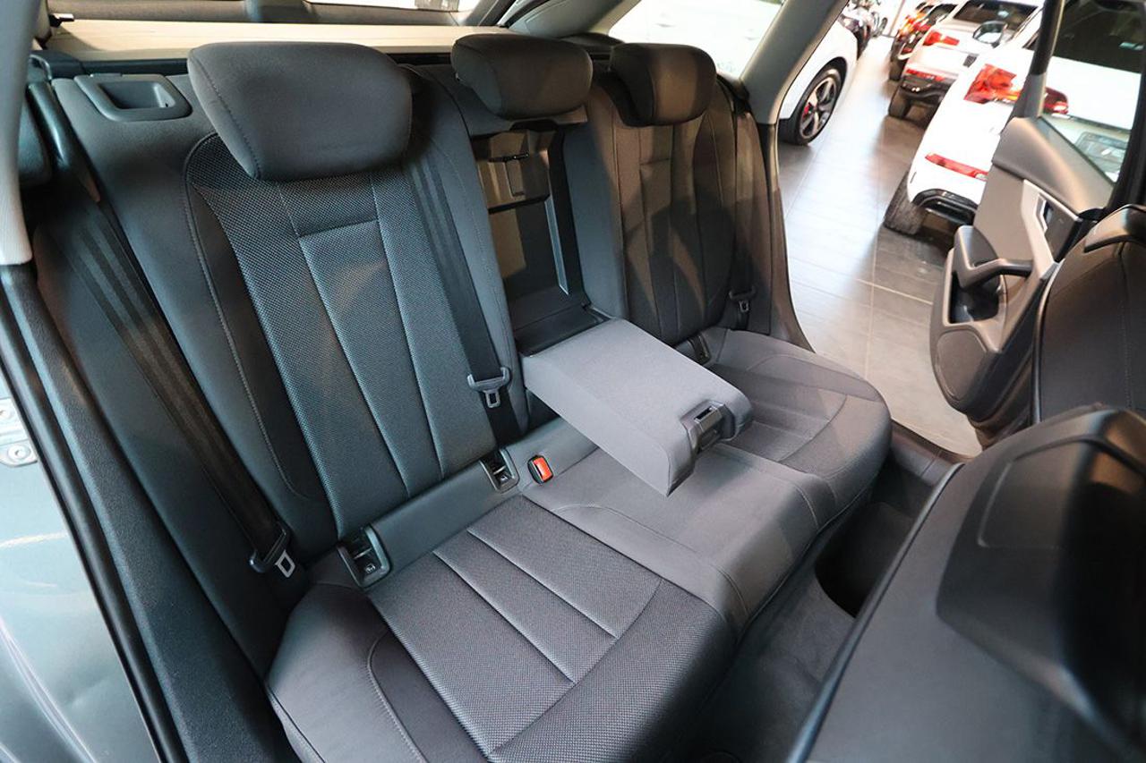 AUDI A4 30 TDI Avant S-Tronic Business - 19