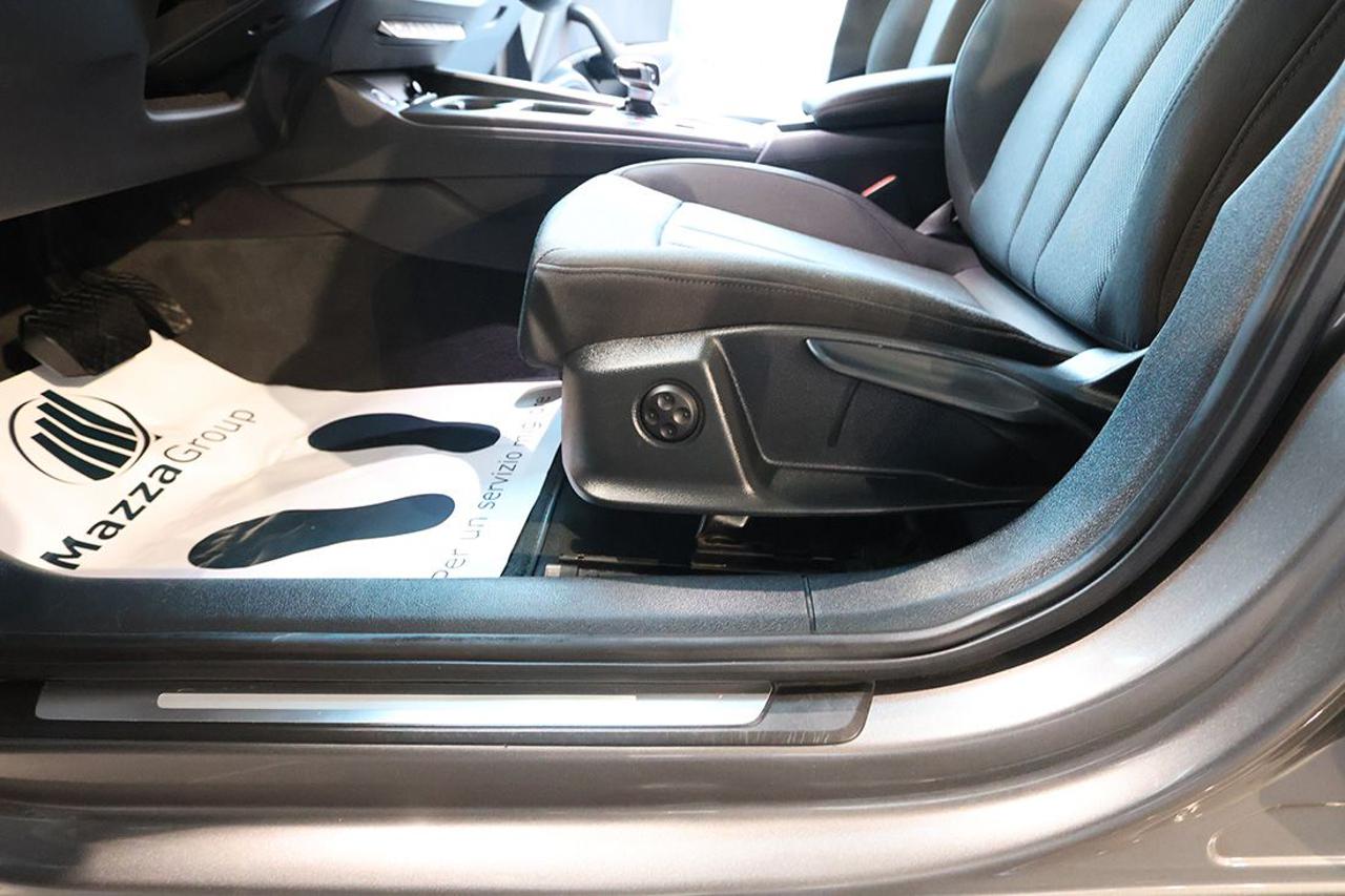 AUDI A4 30 TDI Avant S-Tronic Business - 36