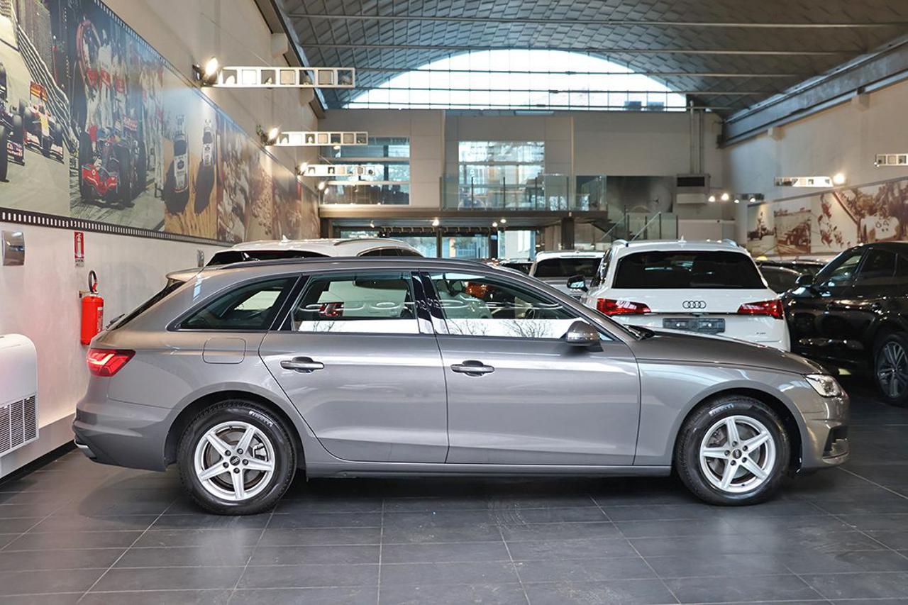 AUDI A4 30 TDI Avant S-Tronic Business - 2