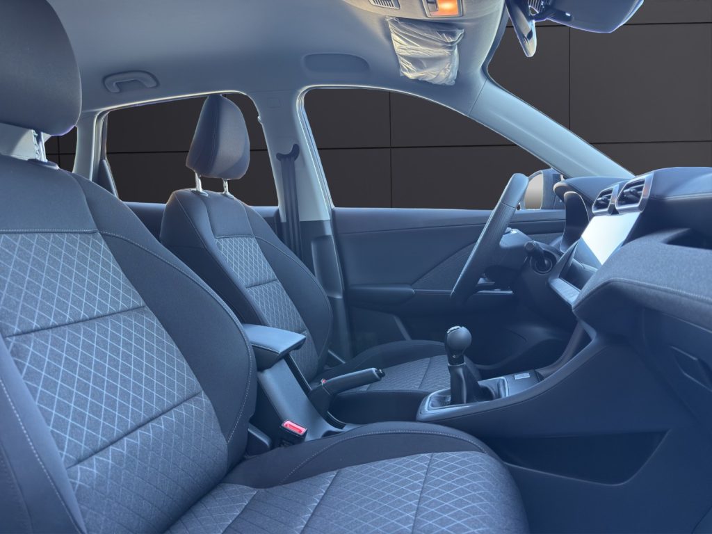 MG ZS 1.5 Standard Ice - 18