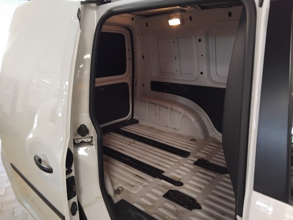 VOLKSWAGEN Caddy 1.4 TGI Trendline - 8