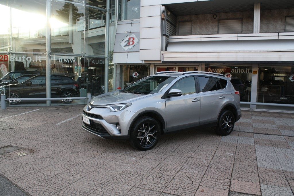 2B Auto ||| TOYOTA RAV 4 MY23 RAV4 2.5 Hybrid 2WD Lounge in vendita a Nova Milanese