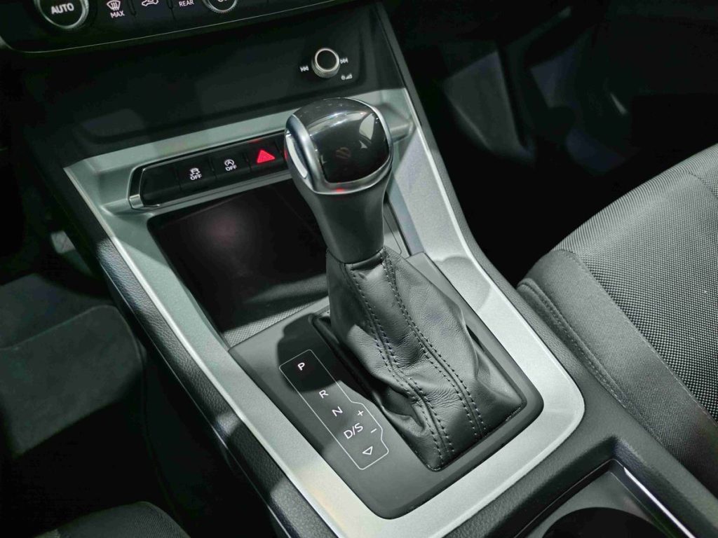 AUDI Q3 35 TDI S tronic Business - 8