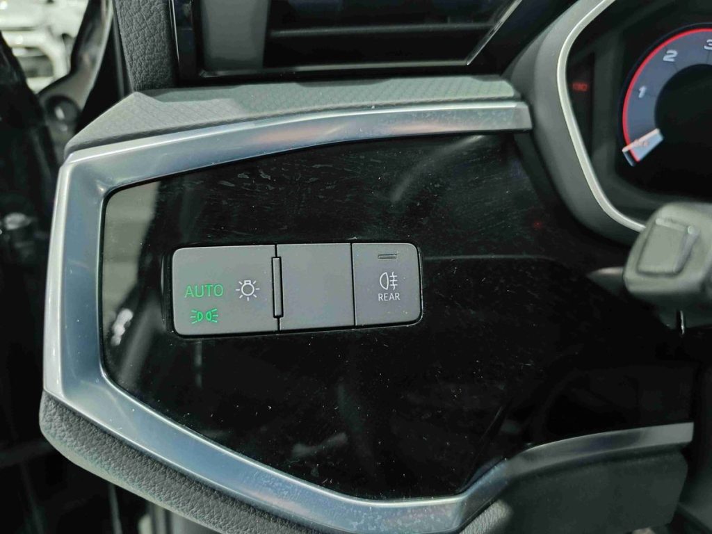 AUDI Q3 35 TDI S tronic Business - 18