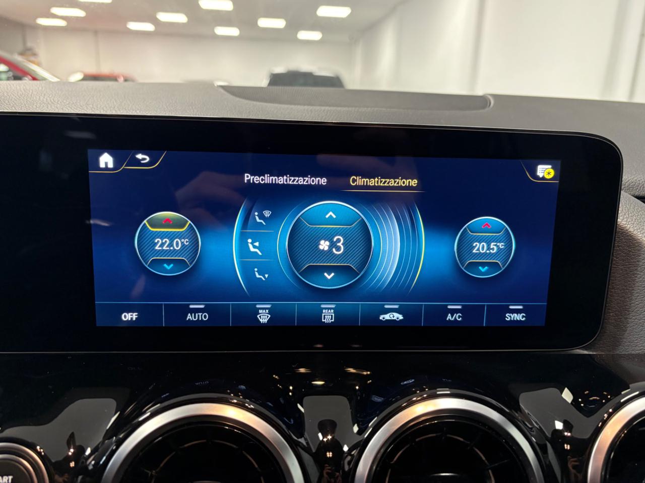 MERCEDES-BENZ GLA 250 e hybrid EQ Premium - 20