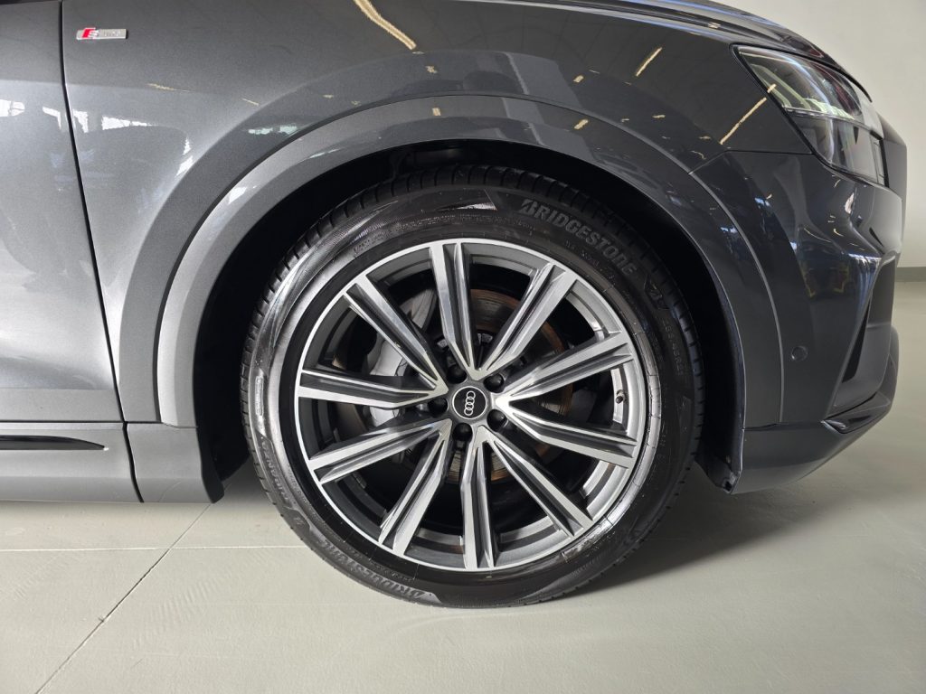 AUDI Q8 50 TDI 286 CV quattro tiptronic Sport + Tetto - 32