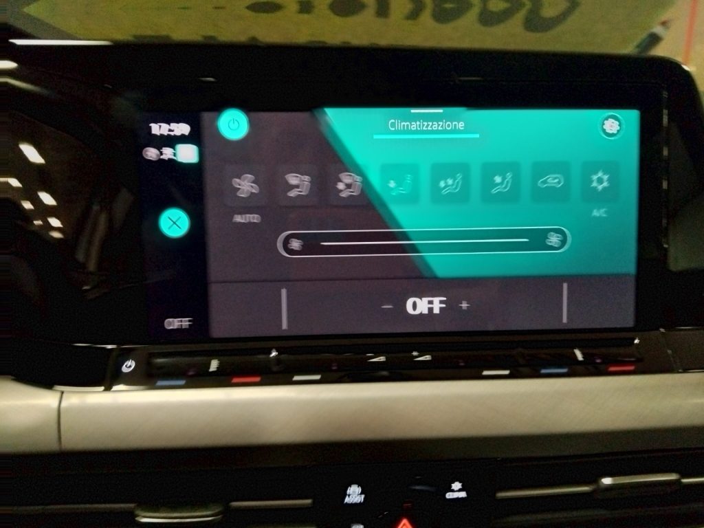 VOLKSWAGEN Golf 1.0 eTSI EVO Life DSG 17 MHEV - 26