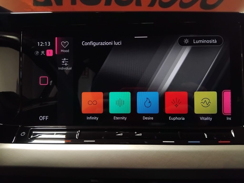 VOLKSWAGEN Golf 1.0 eTSI EVO Life DSG 17 MHEV - 26