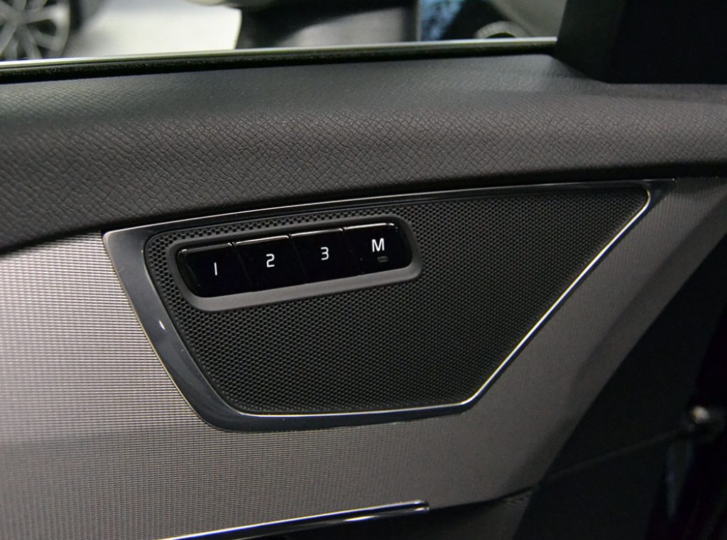 VOLVO XC90 D5 AWD Geartronic 7 posti R-design Km 40.000 ** - 7