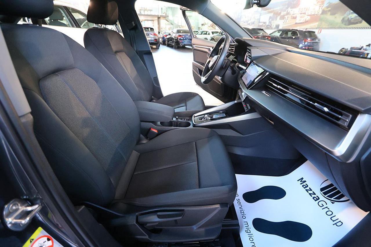 AUDI A3 30 TFSI Sedan S-Tronic Business Advanced - 38