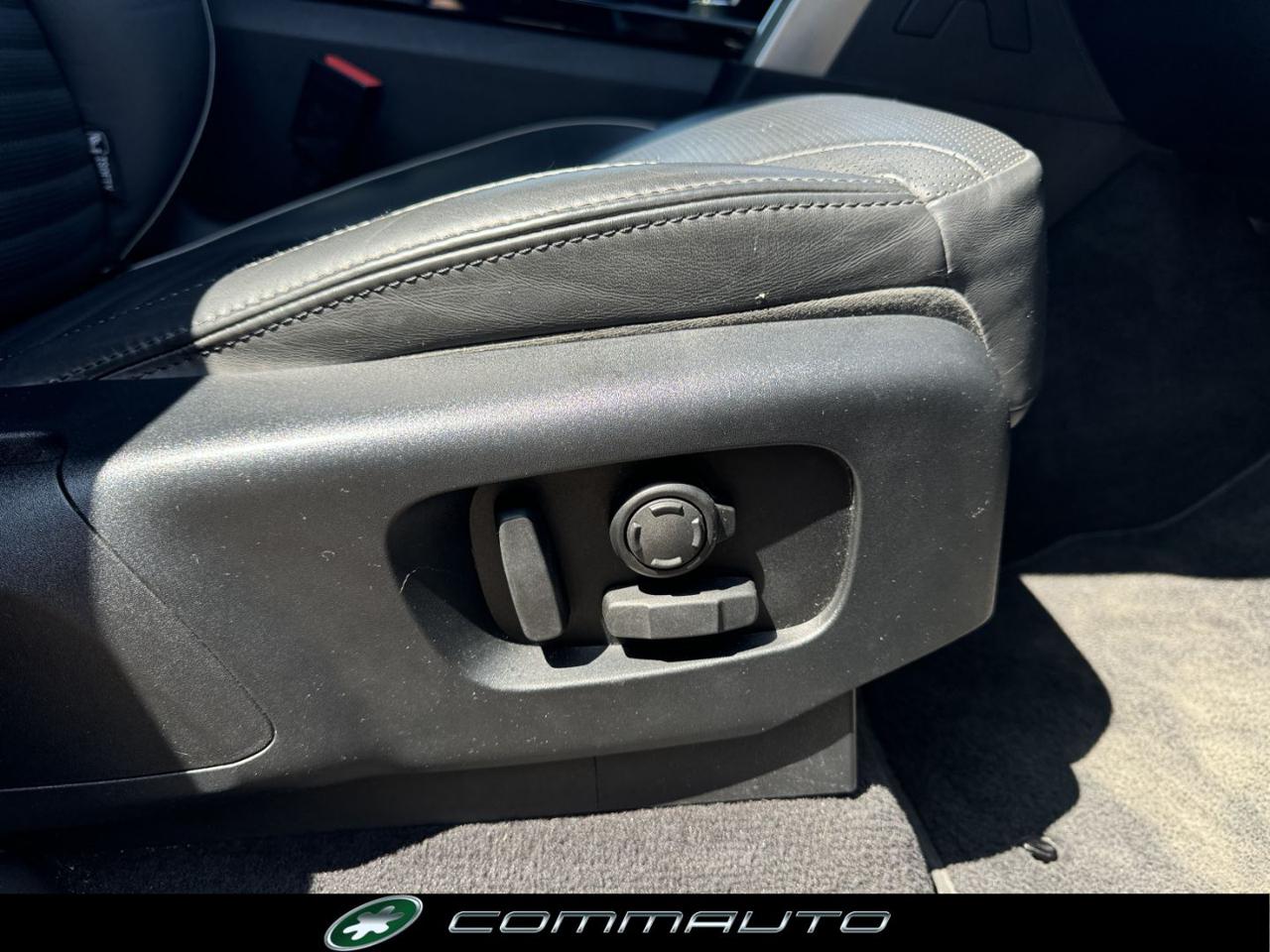 LAND ROVER Discovery 3.0 TD6 249 CV HSE 7p - 40