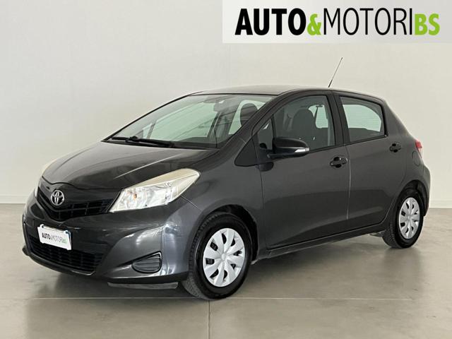 TOYOTA Yaris Grigio scuro pastello