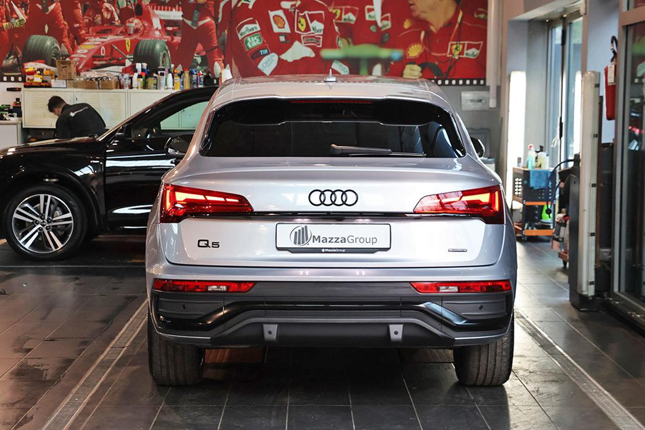 AUDI Q5 40 TDI Sportback Quattro Identity Black S-Line - 4