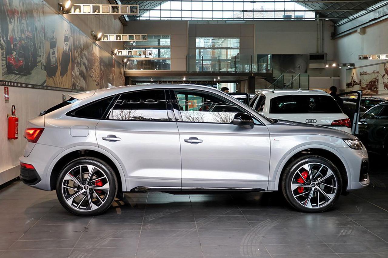 AUDI Q5 40 TDI Sportback Quattro Identity Black S-Line - 2