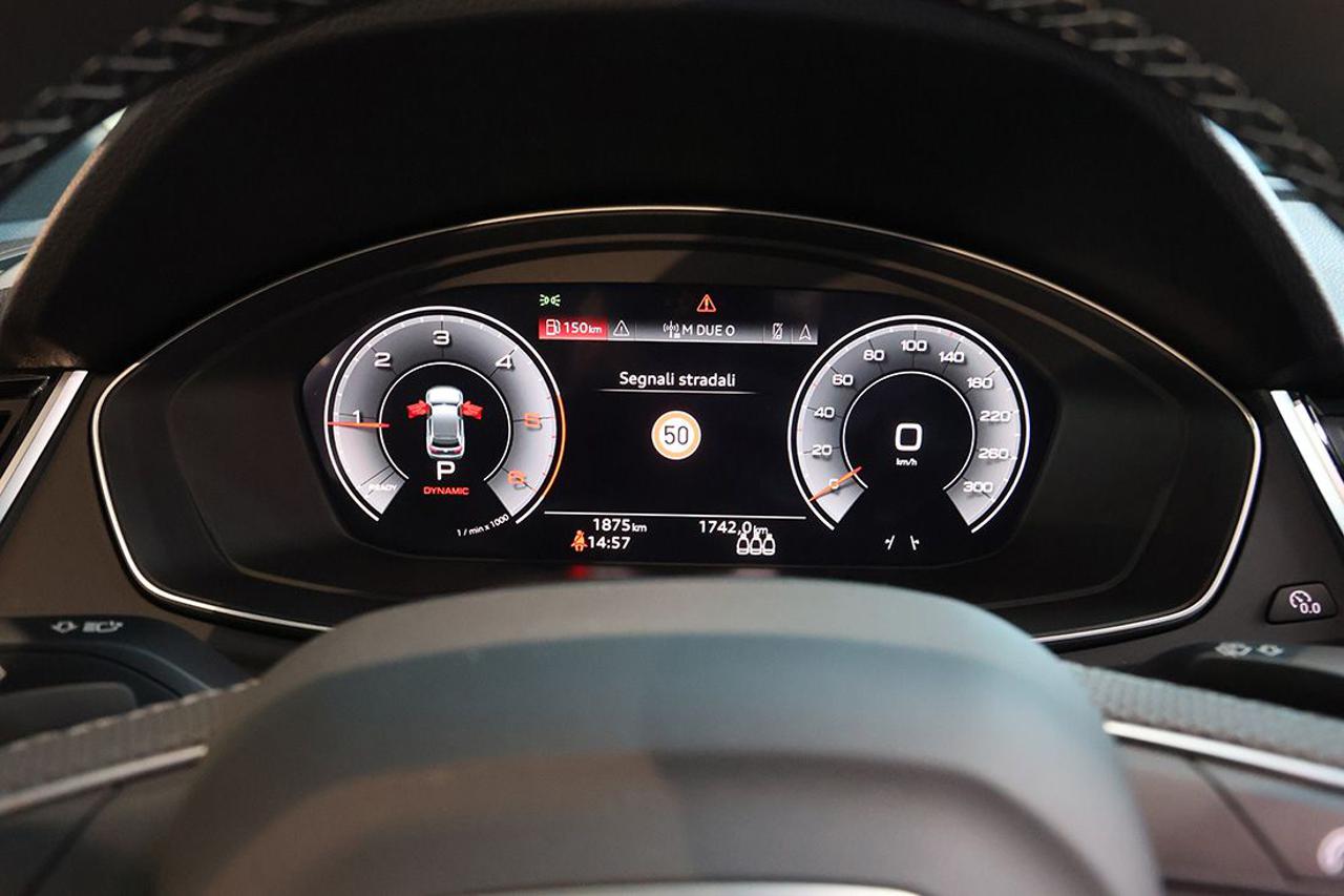 AUDI Q5 40 TDI Sportback Quattro Identity Black S-Line - 33