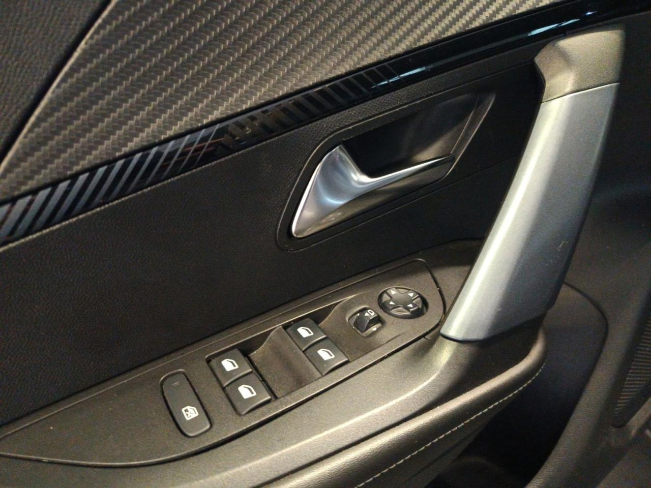 PEUGEOT 2008 1.2 Puretech 130CV - 9