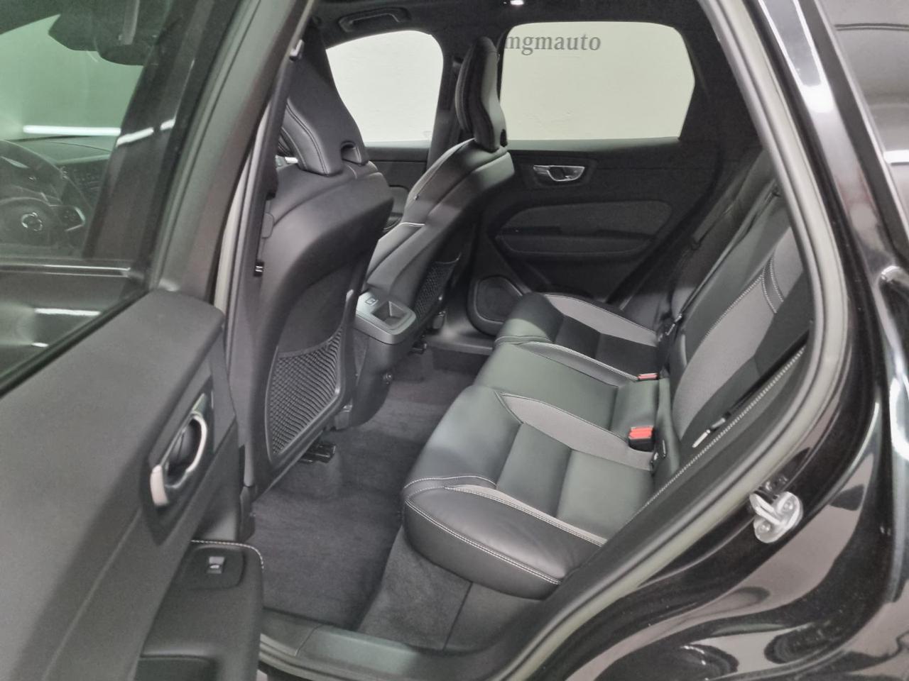 VOLVO XC60 B4 automatico Plus Dark - 17