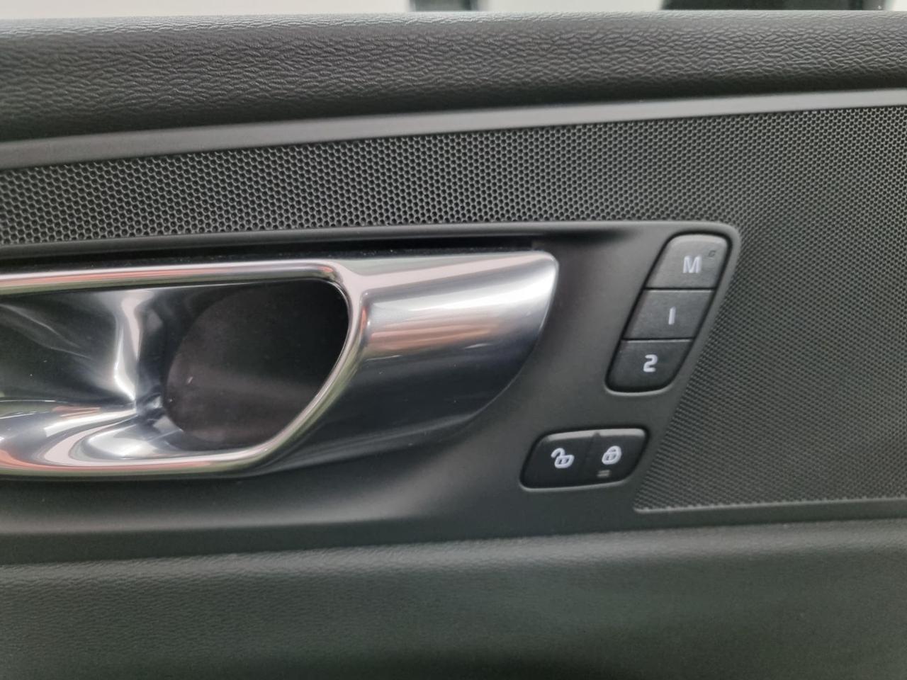 VOLVO XC60 B4 automatico Plus Dark - 14