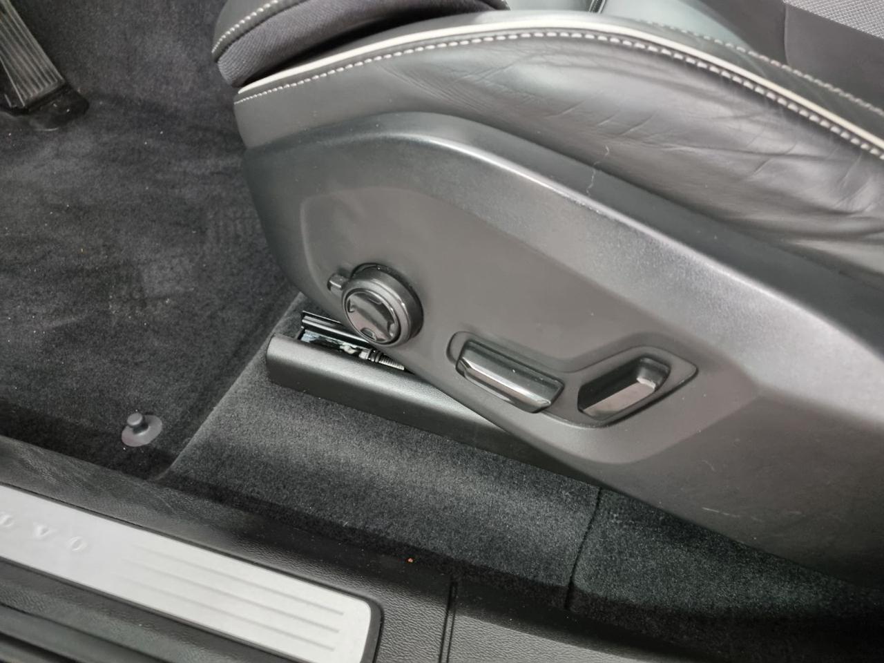 VOLVO XC60 B4 automatico Plus Dark - 16