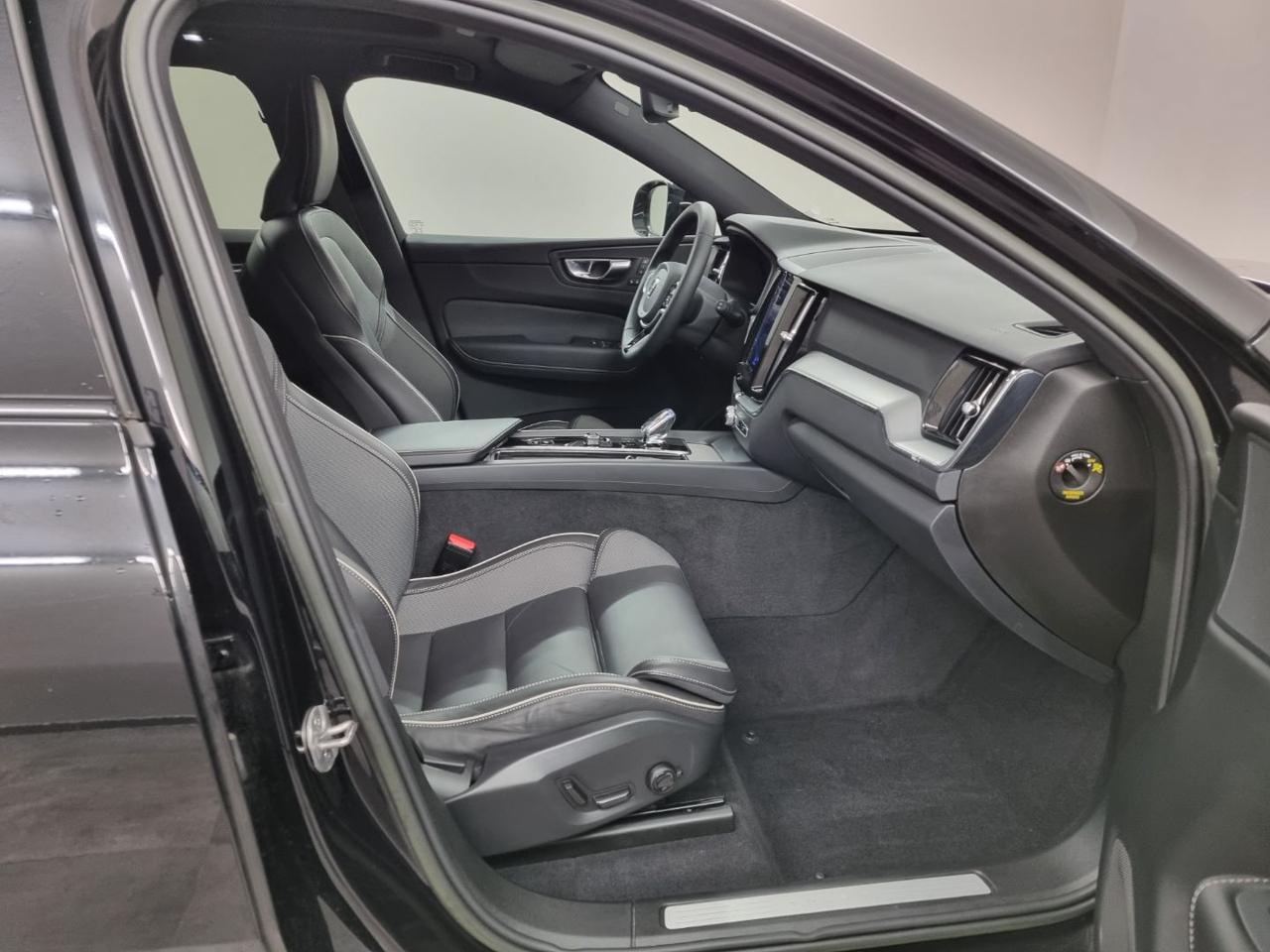 VOLVO XC60 B4 automatico Plus Dark - 12