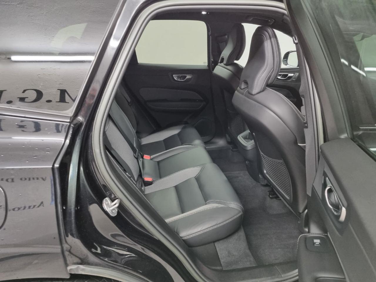 VOLVO XC60 B4 automatico Plus Dark - 26