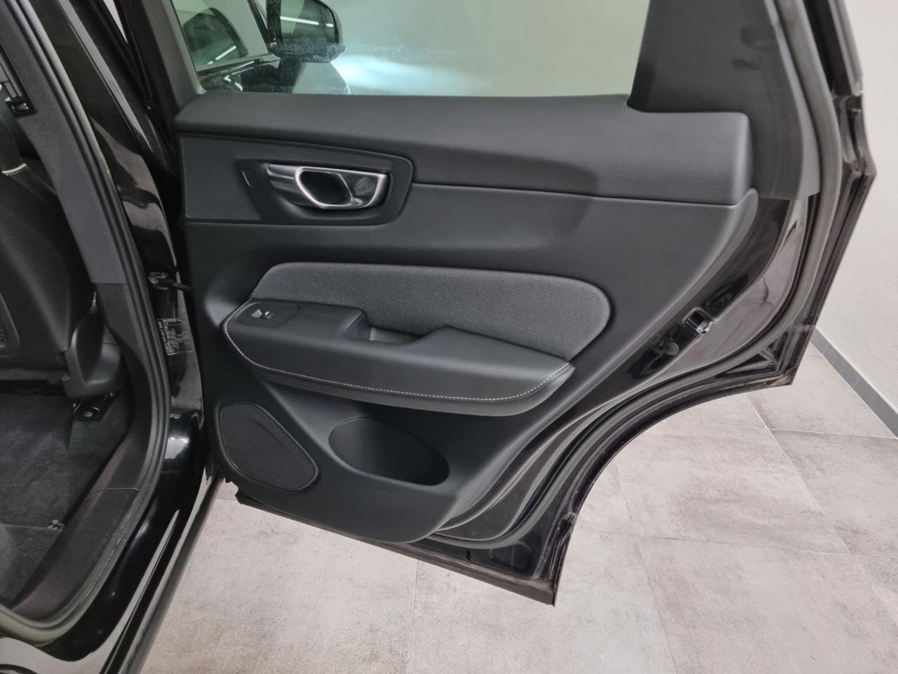 VOLVO XC60 B4 automatico Plus Dark - 27