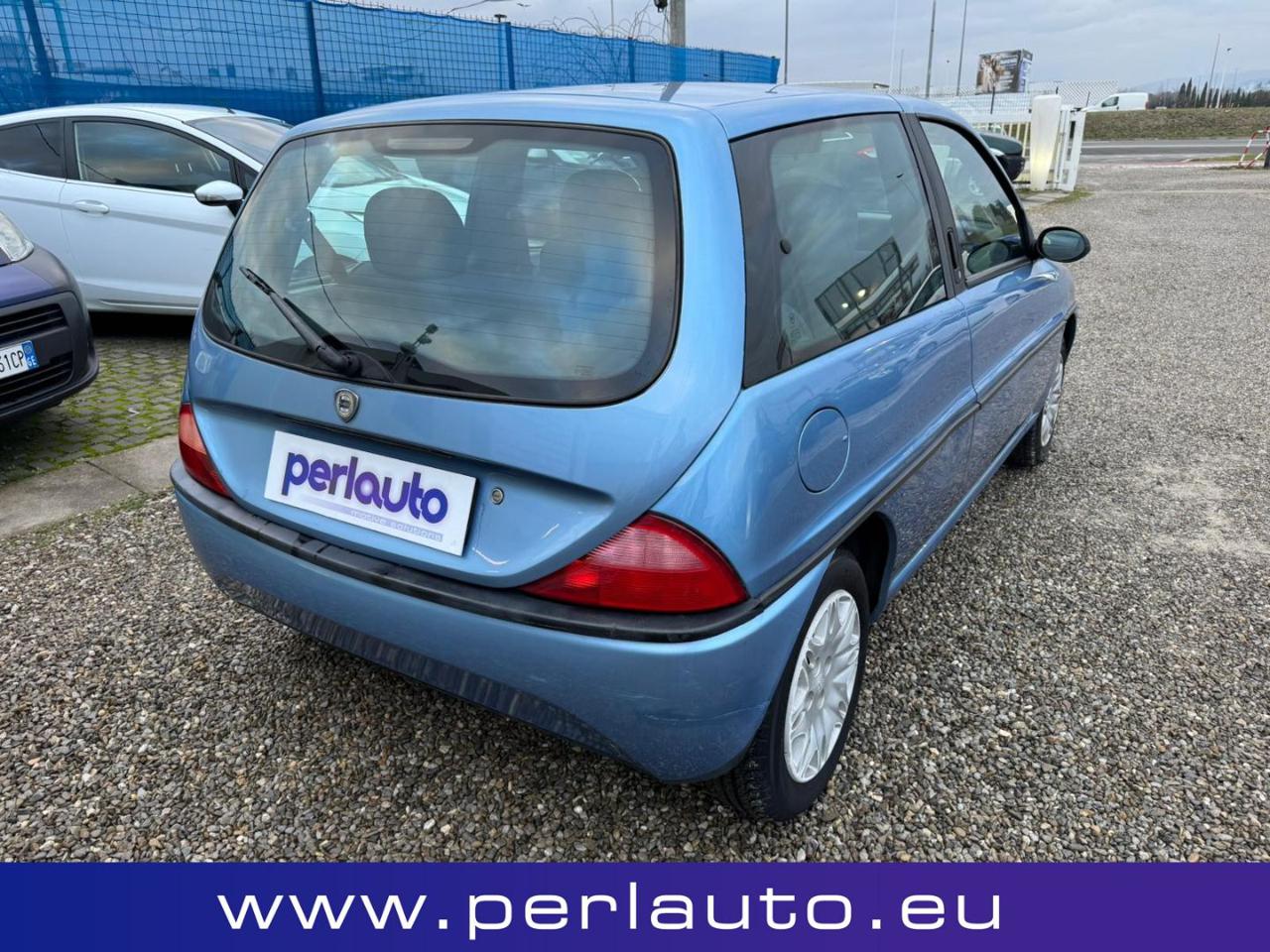 LANCIA Y 1.2i 16V LS CAMBIO AUTOMATICO - 2