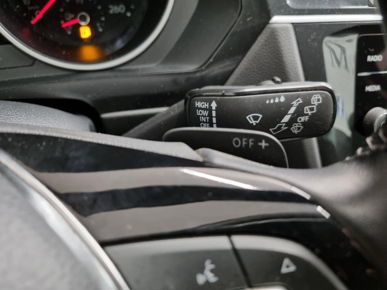 VOLKSWAGEN Tiguan 2.0 TDI SCR DSG 4MOTION Business BMT - 31