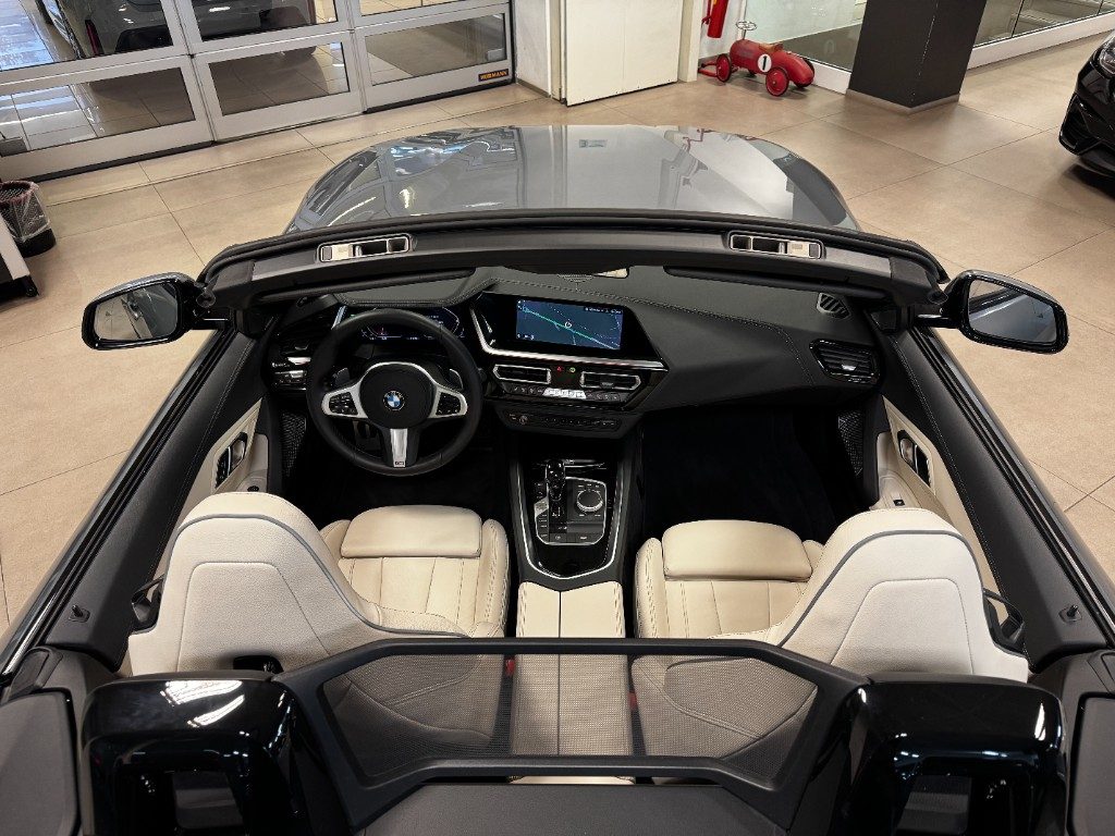 BMW Z4 sDrive20i Msport+19BLACK+HARMAN/KARDON - 8