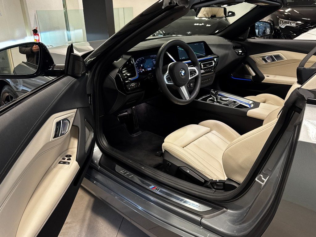 BMW Z4 sDrive20i Msport+19BLACK+HARMAN/KARDON - 9