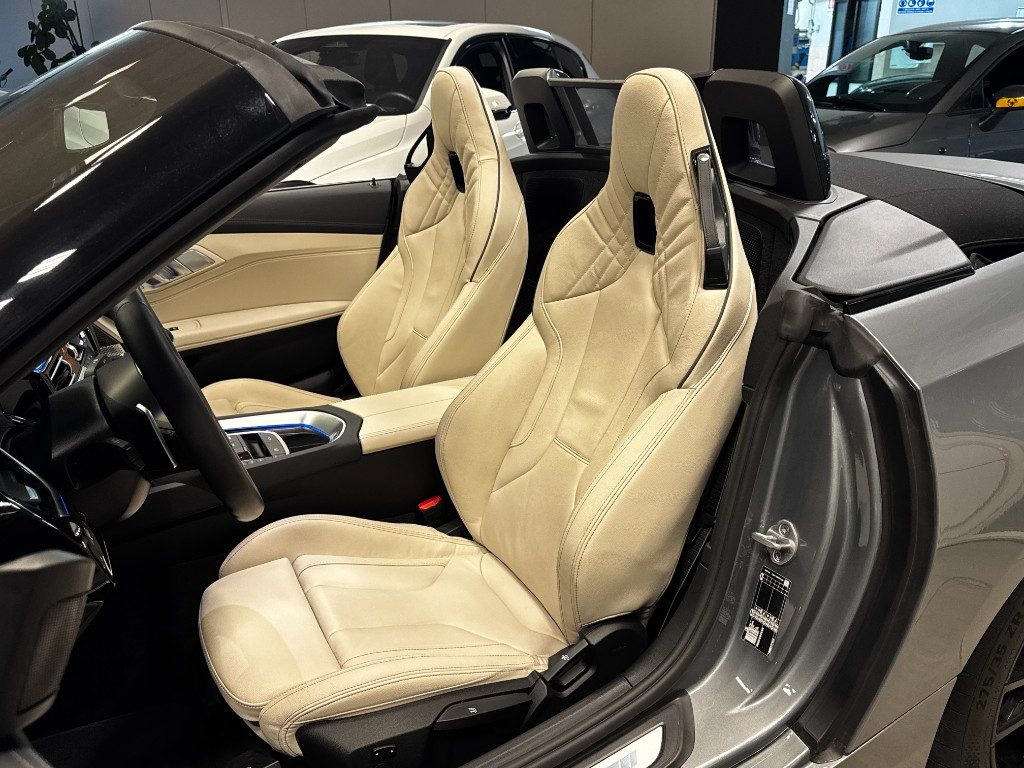 BMW Z4 sDrive20i Msport+19BLACK+HARMAN/KARDON - 19