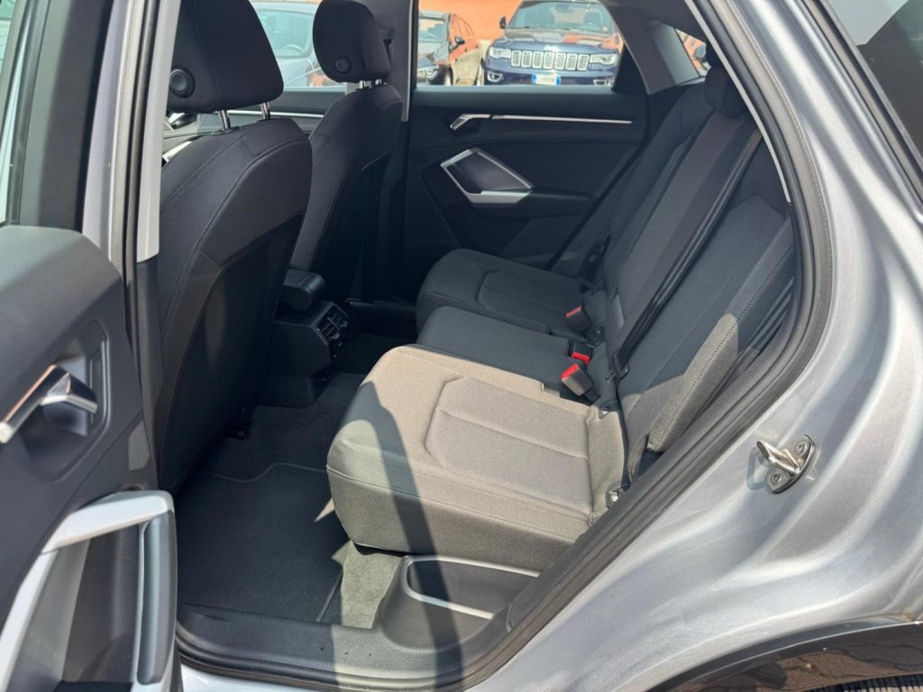 AUDI Q3 SPB 35 TFSI S-Tronic Business Plus - 22