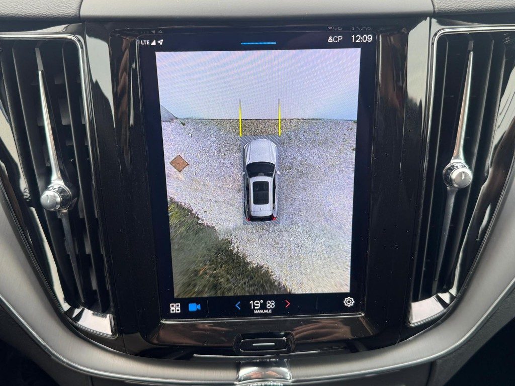 VOLVO XC60 B4 (d) AWD Geartronic Momentum Pro - Grid Foto 12