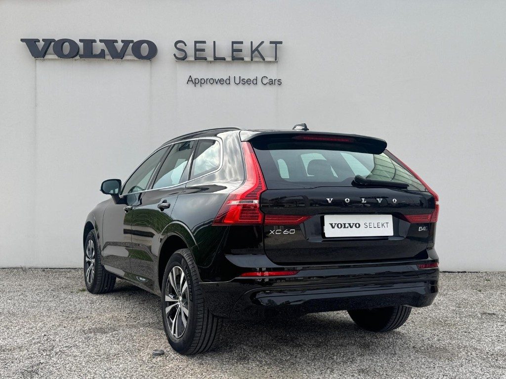 VOLVO XC60 B4 (d) AWD Geartronic Momentum Pro - Grid Foto 7