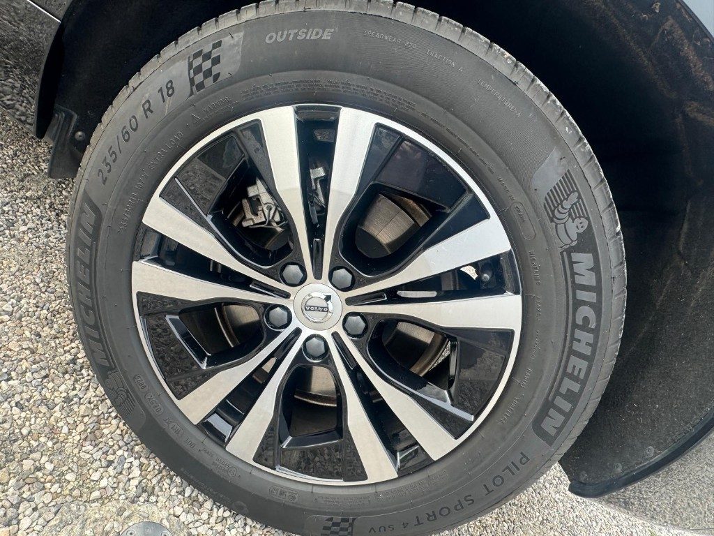 VOLVO XC60 B4 (d) AWD Geartronic Momentum Pro - Grid Foto 19