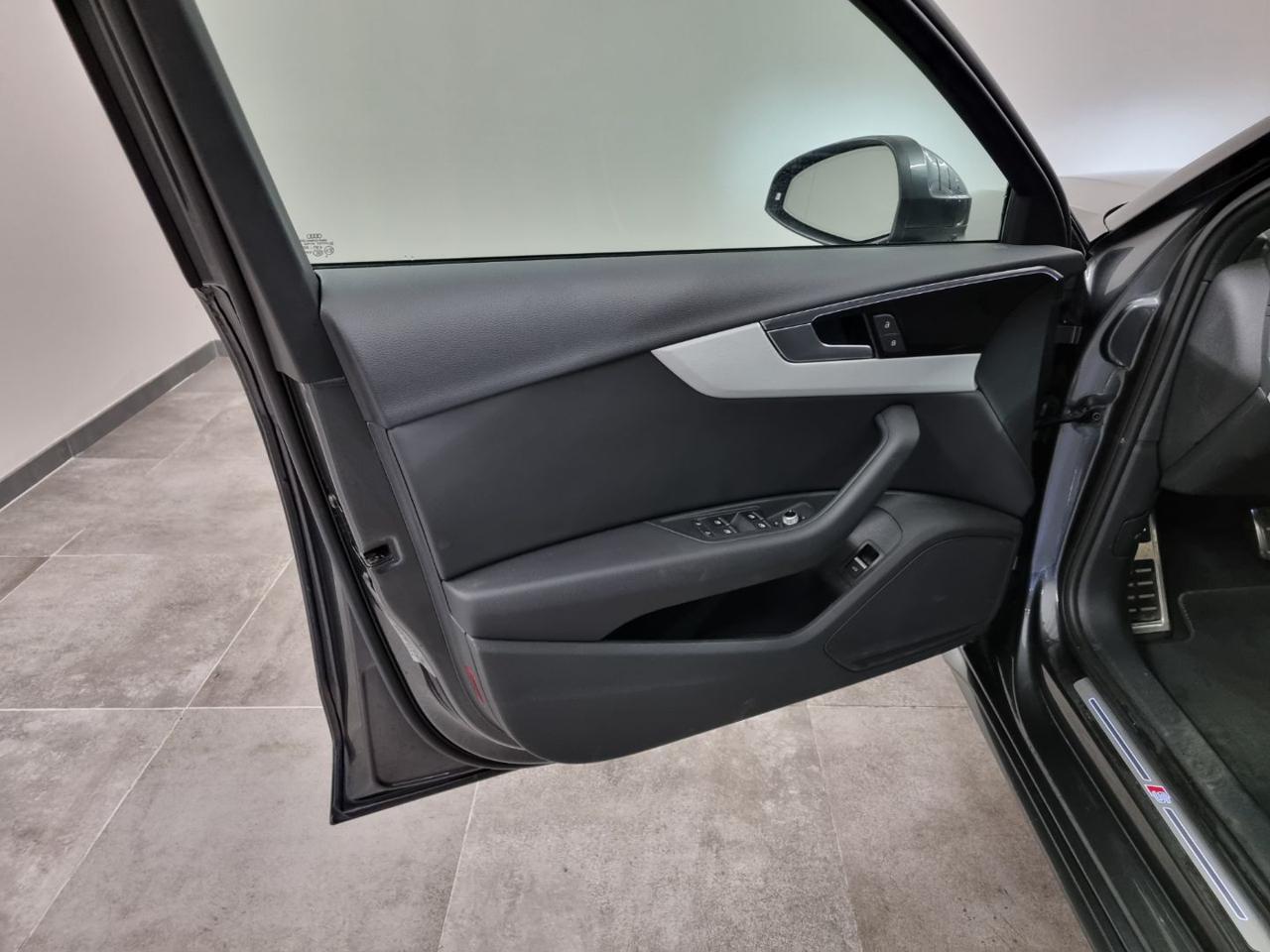 AUDI A4 Avant 40 TFSI quattro S tronic S line edition - 29