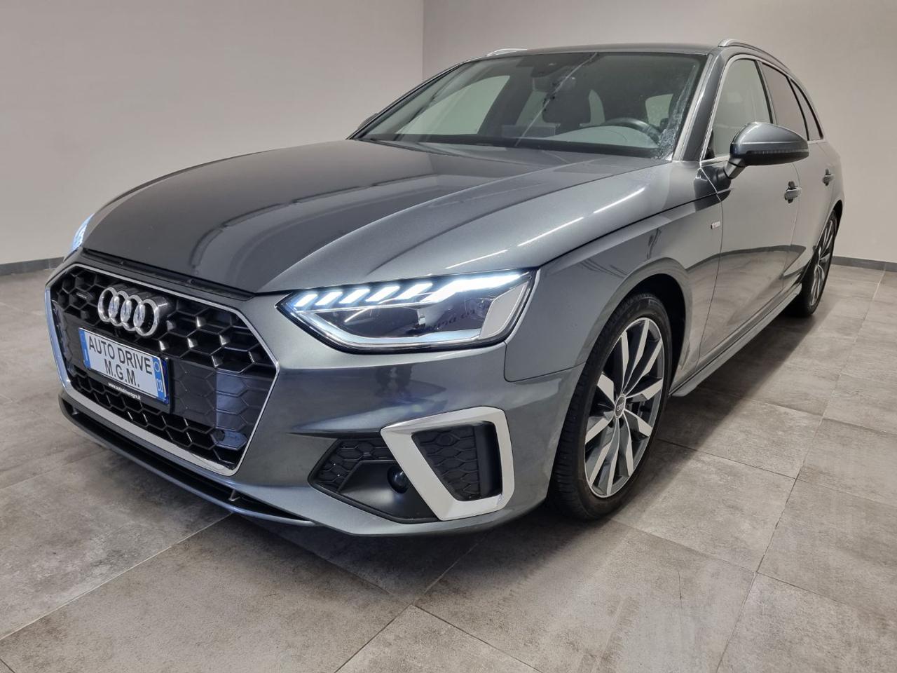 AUDI A4 Avant 40 TFSI quattro S tronic S line edition - 32